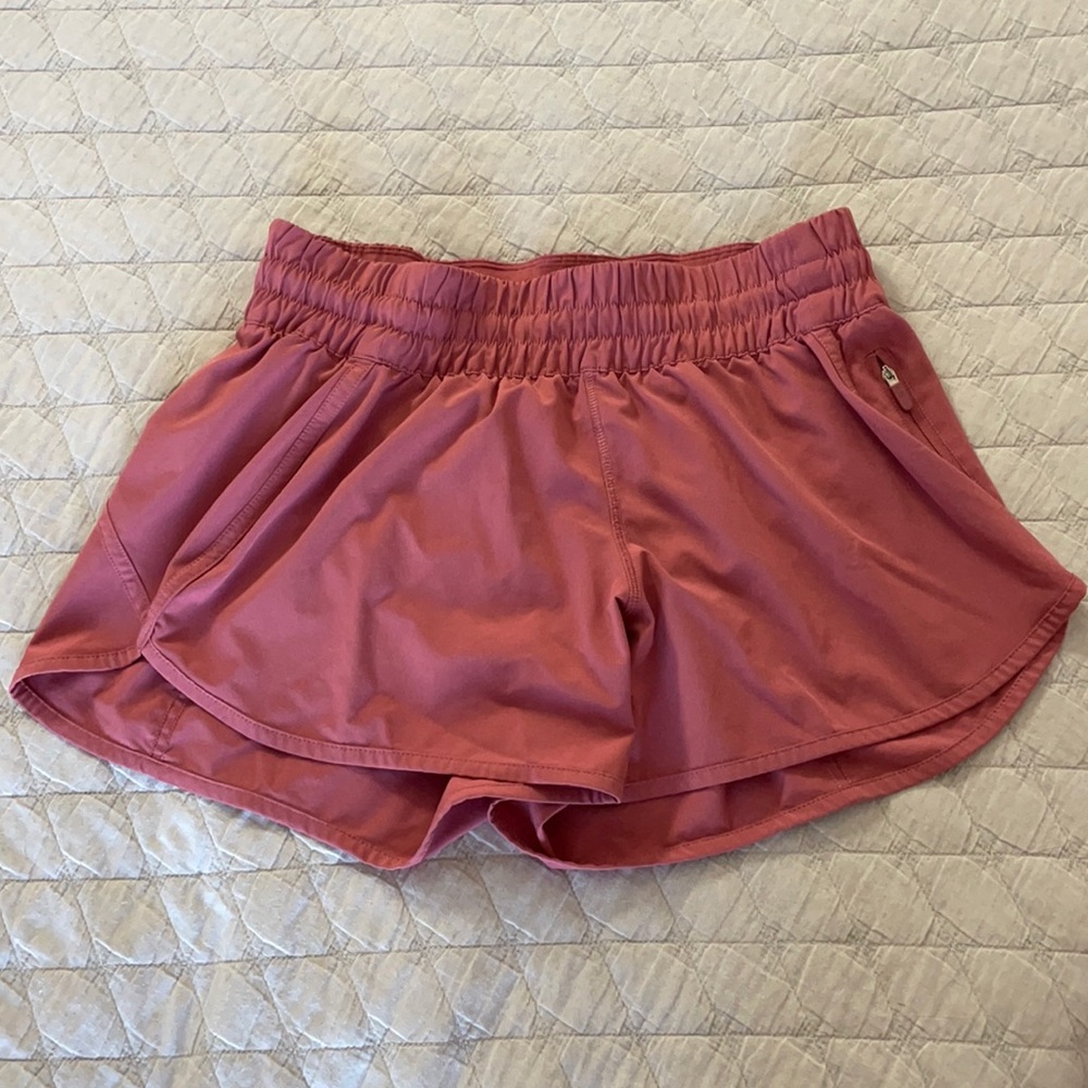 Lululemon Tracker Low-Rise Lined Short 4” Size 10